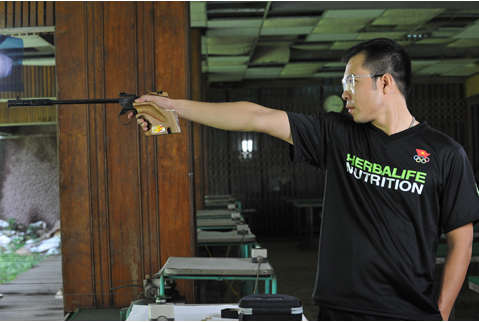 SEA Games 27 Vietnamese shooting team bring home gold medal